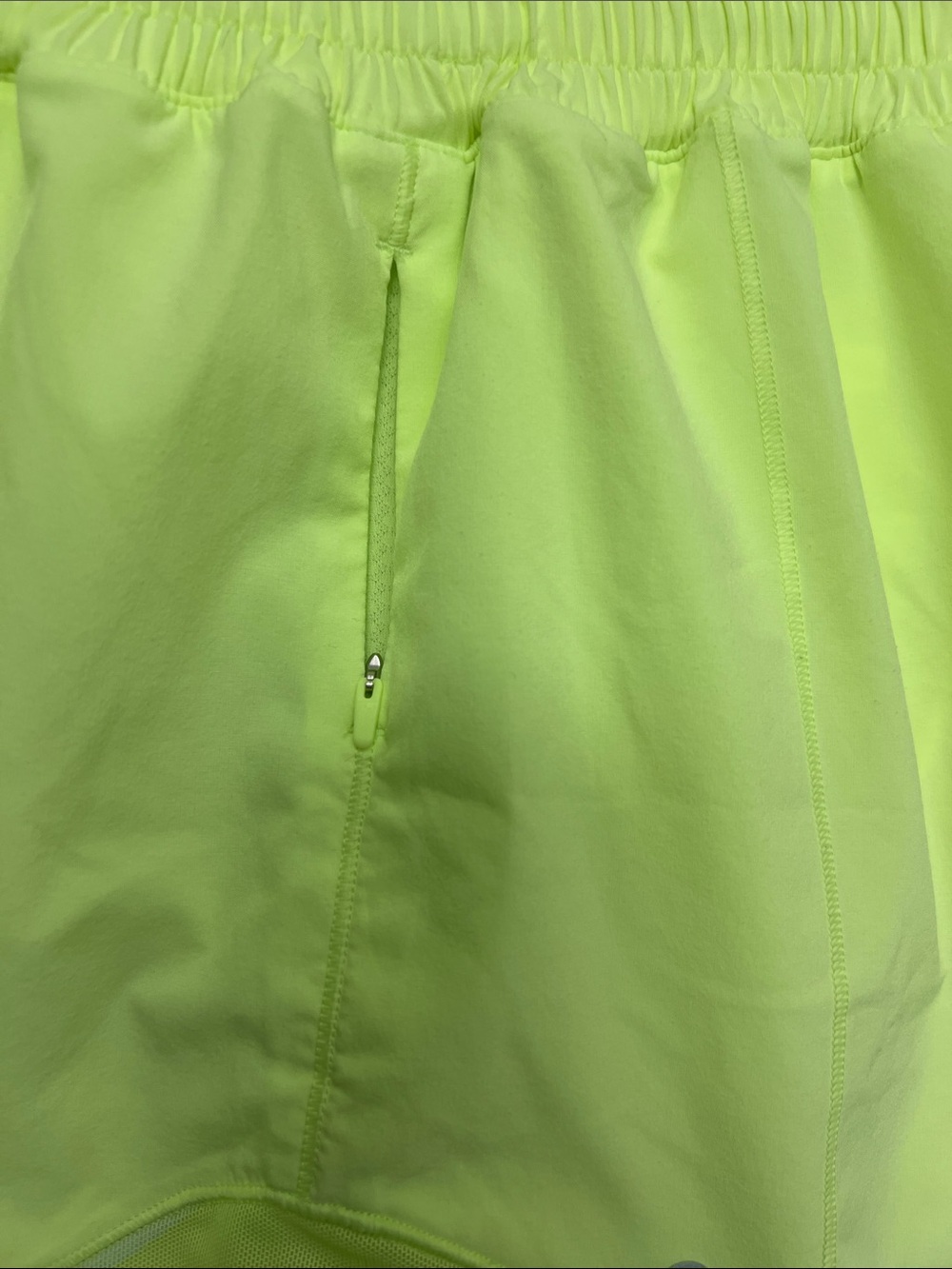 Lululemon Hotty Hot High-Rise Short 4” Highlight Yellow, Size 6, W7AW7T, EUC - Picture 10 of 11